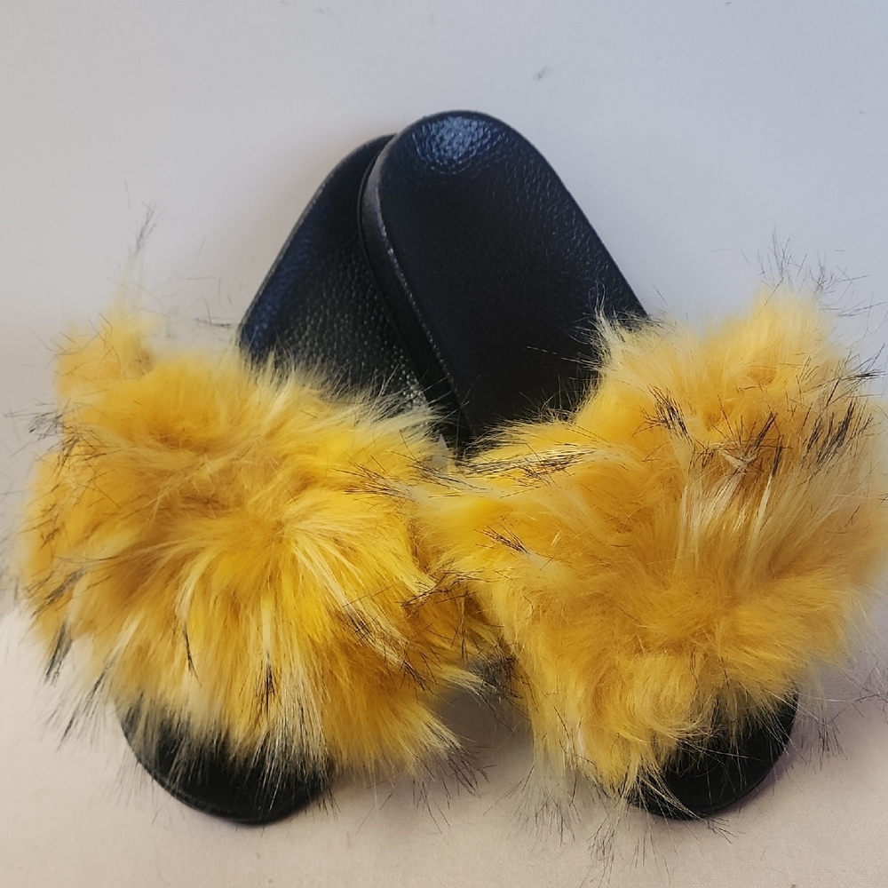 NIB. Set Of 2 Yellow and Blue Furry Slide Sandals. - Picture 3 of 12